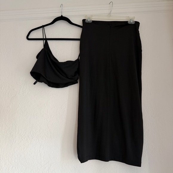 Superdown Lydia Maxi Skirt Set in Black. Size Medium - Picture 5 of 9